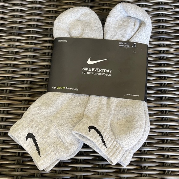 Nike Other - Nike Everyday Cotton Cushioned Low Socks
